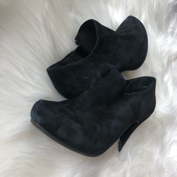 Like new Genuine leather boots ankle booties - Picture 4 of 15